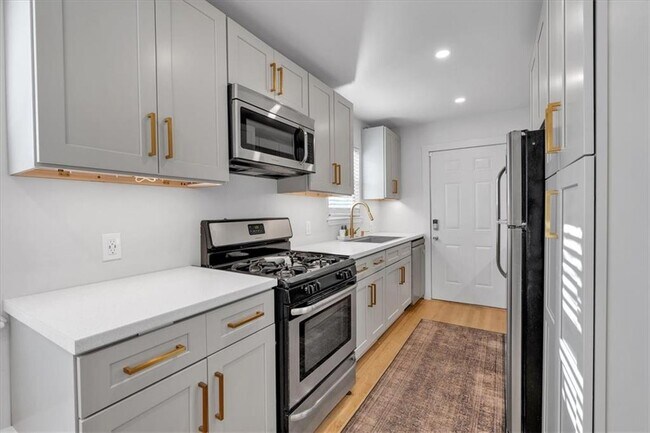 Building Photo - 1520 Foote St NE