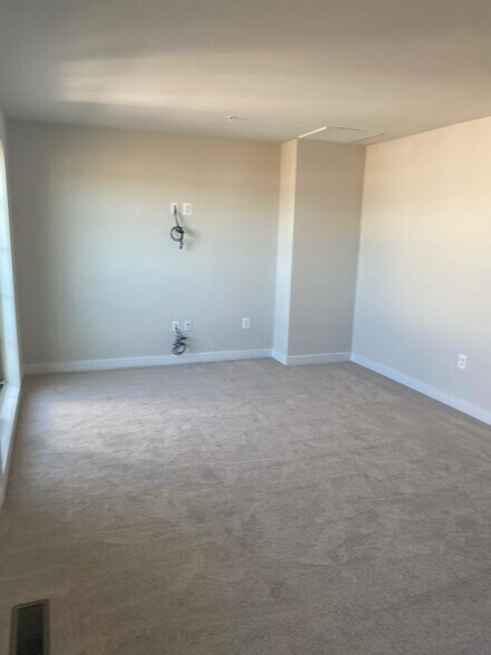 Building Photo - 8002 General Maxwell Dr