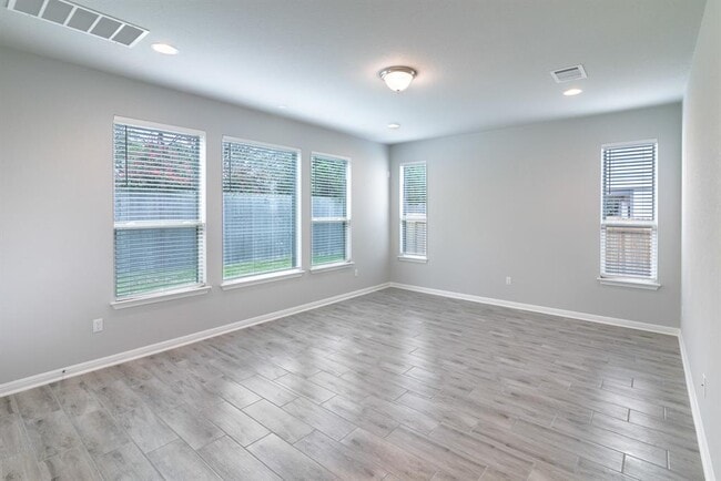 Building Photo - 124 Driftwood Hills Way