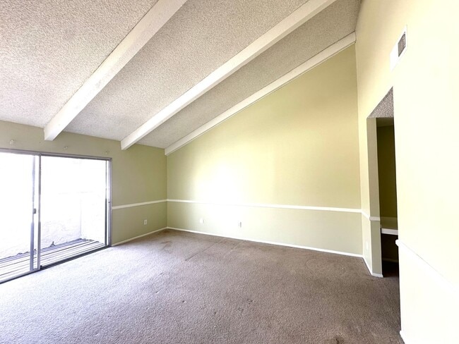 Building Photo - Townhouse near Loma Linda University