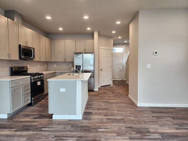 Building Photo - 15603 View Dr Ct SE