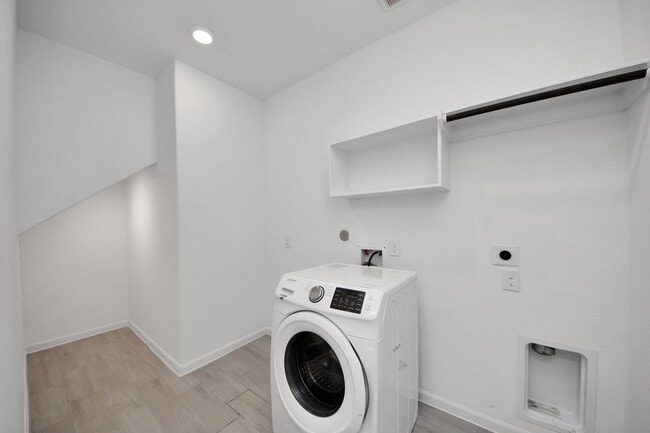 Building Photo - 3007 Velda May Dr