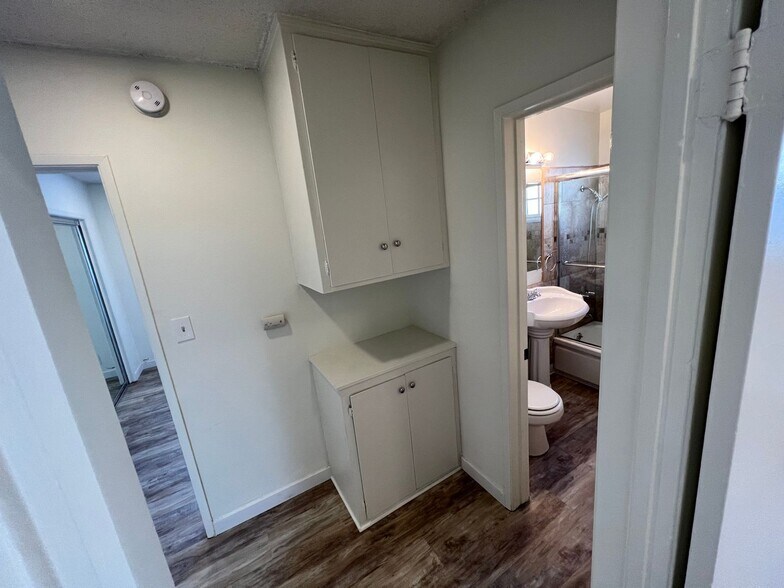 Building Photo - 12727 Matteson Ave