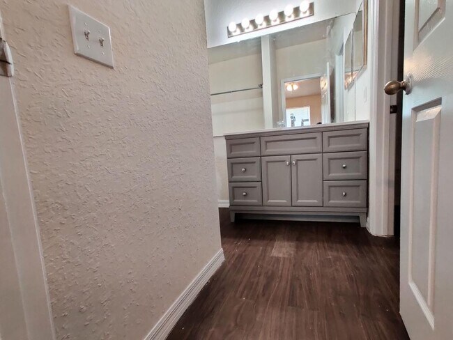 Building Photo - 858 Grand Regency Pointe