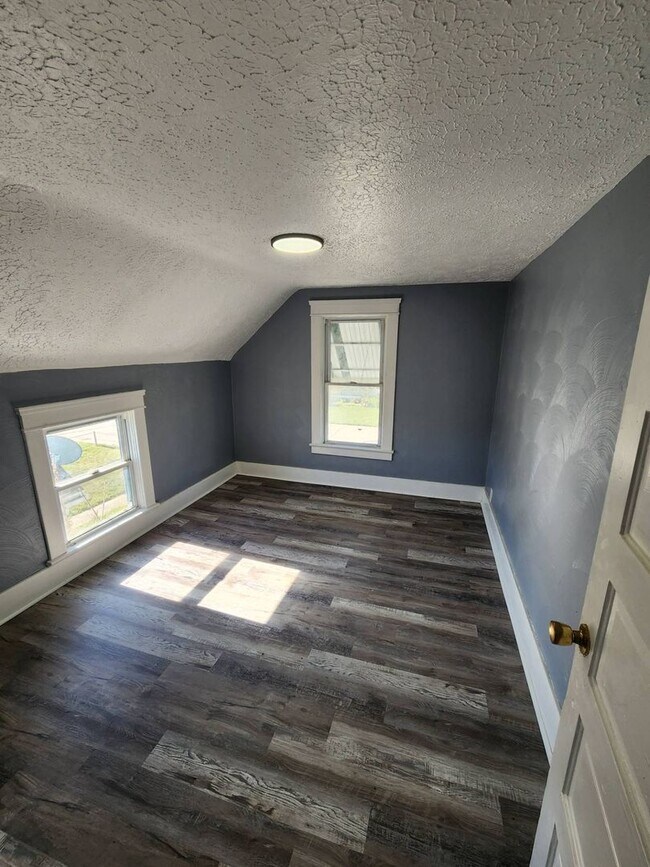 Building Photo - Charming 4-Bedroom Property in Prime Locat...