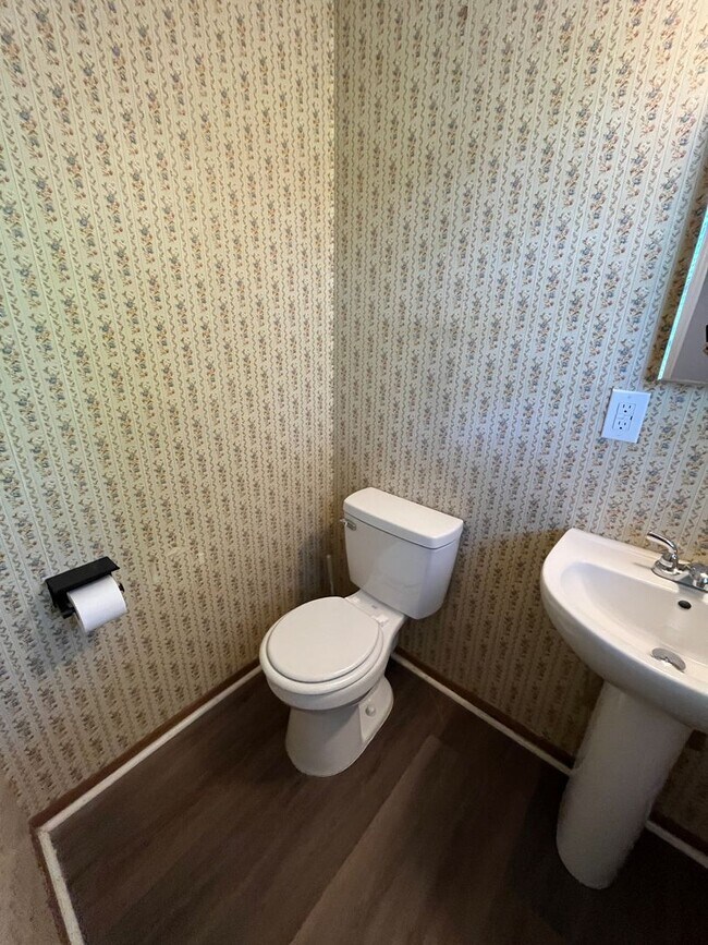 Building Photo - Charming 3-bedroom, 1.5-bathroom property in Pfafftown