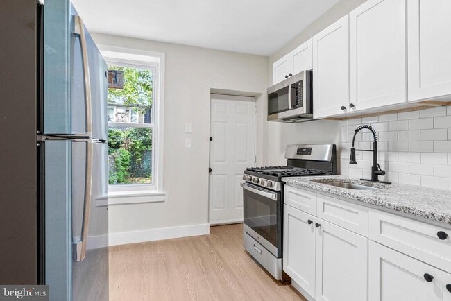 Building Photo - 35 E Collom St