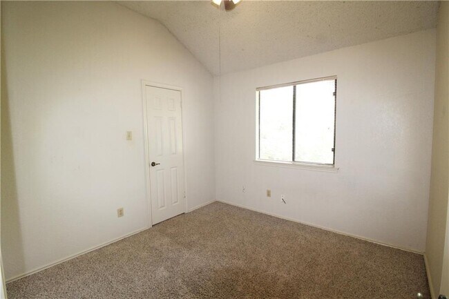 Building Photo - 15706 Racine Cove