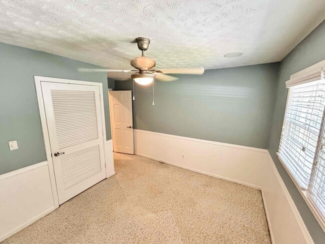 Building Photo - Spacious 3 BR/2 BA Duplex in Austell!