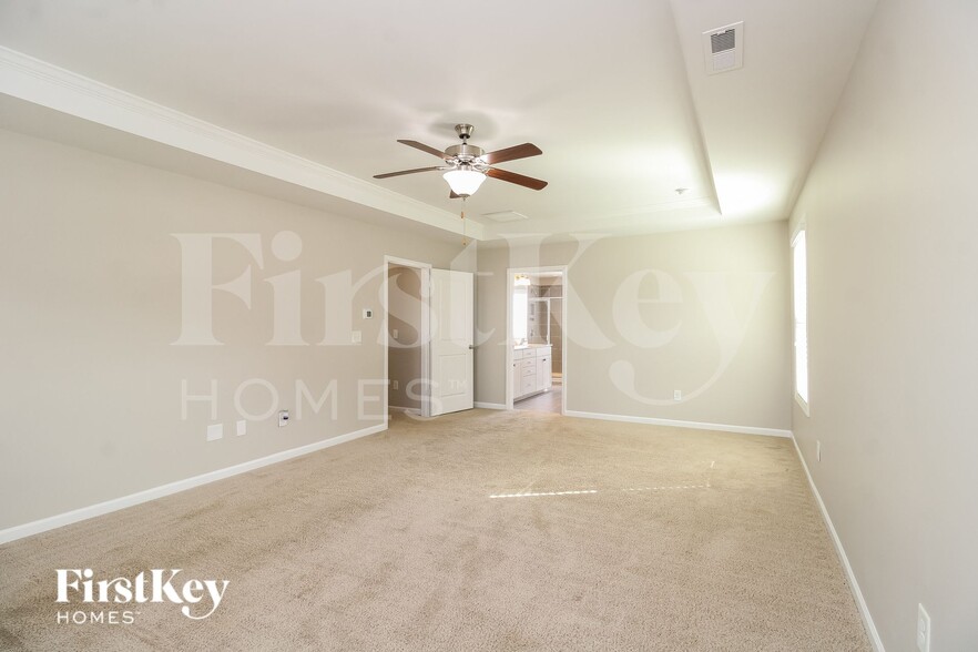 Building Photo - 1833 Ridge Creek Dr