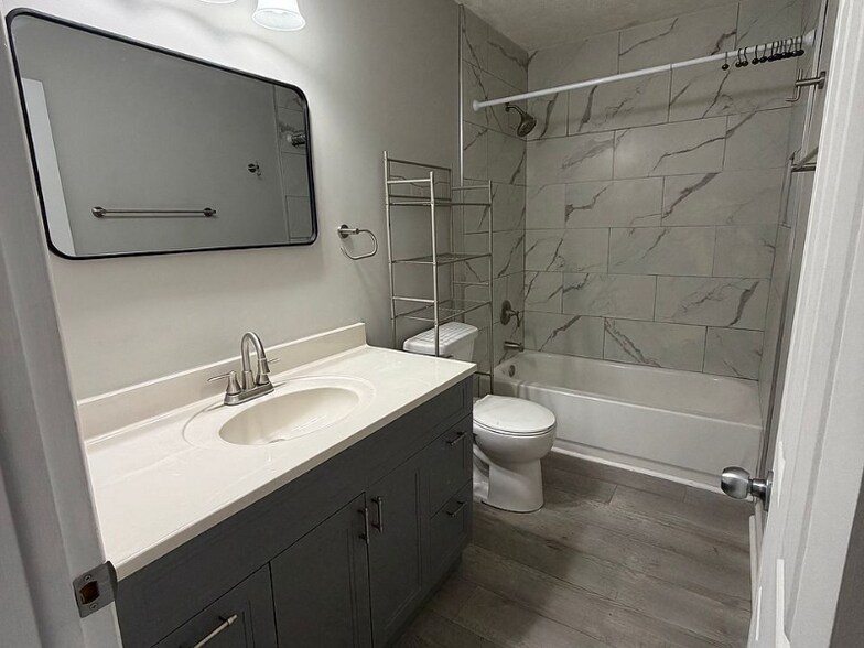 Building Photo - 1500 E 26th St