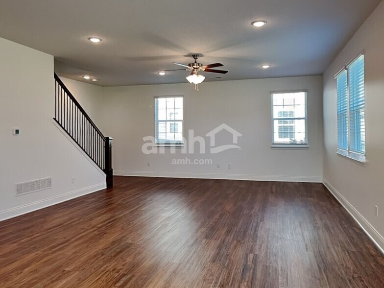 Building Photo - 8383 Merlin Dr