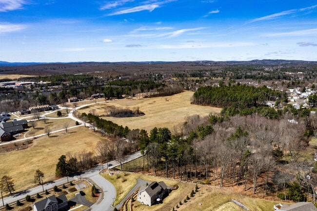 Building Photo - 18 Scenic Dr