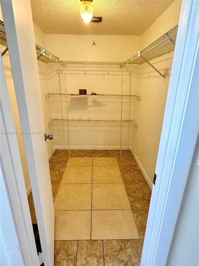 Building Photo - 7137 Golf Colony Ct