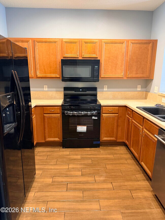 Building Photo - 8879 Inlet Bluff Dr