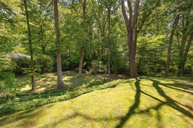 Building Photo - 445 Forest Hills Dr