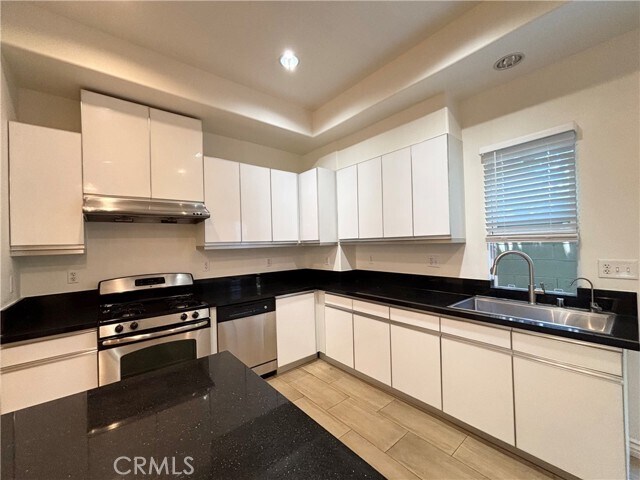 Building Photo - 441 N Los Robles Ave