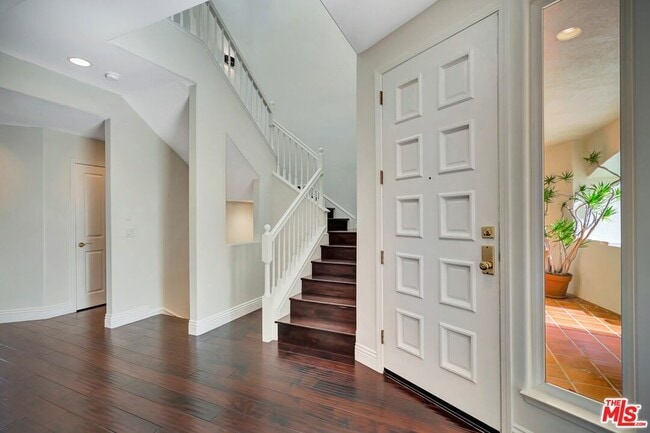 Building Photo - 6463 Zuma View Pl