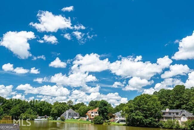 Building Photo - 225 Heritage Lake Dr