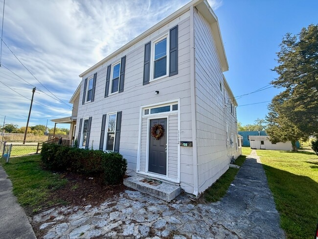 Building Photo - 1112 Girard Ave