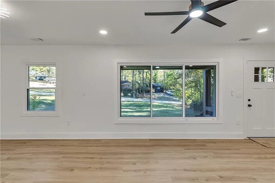 Building Photo - Room in House on Tilson Rd