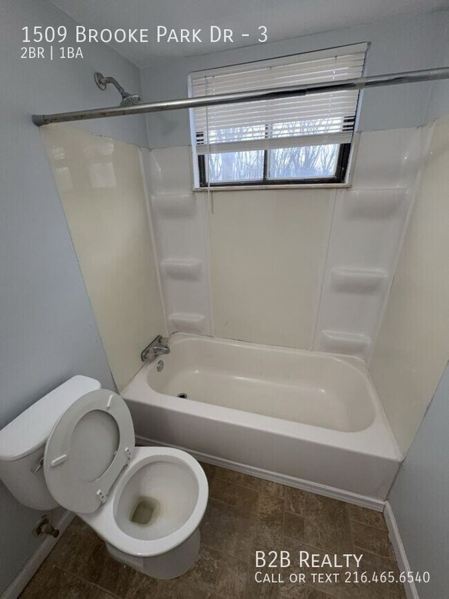 Building Photo - 1509 Brooke Park Dr