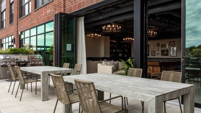 Building Photo - 2480-2522 N Milwaukee Ave