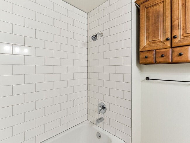 Building Photo - Renton House - 3 Bed/1.5 Bath - Close to Boeing and Renton Landing - Includes Landscaping