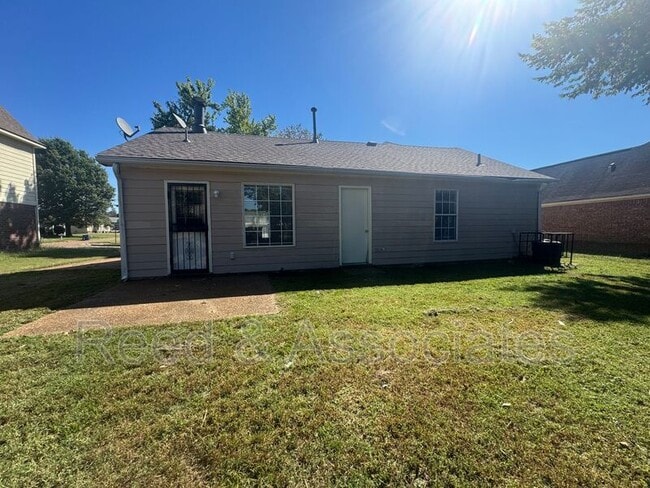 Building Photo - 4355 Cleopatra Dr