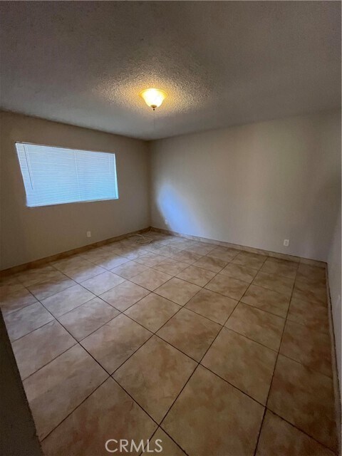 Building Photo - 43052 Charlton Ave