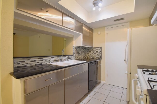 Building Photo - Hart Ln 6489