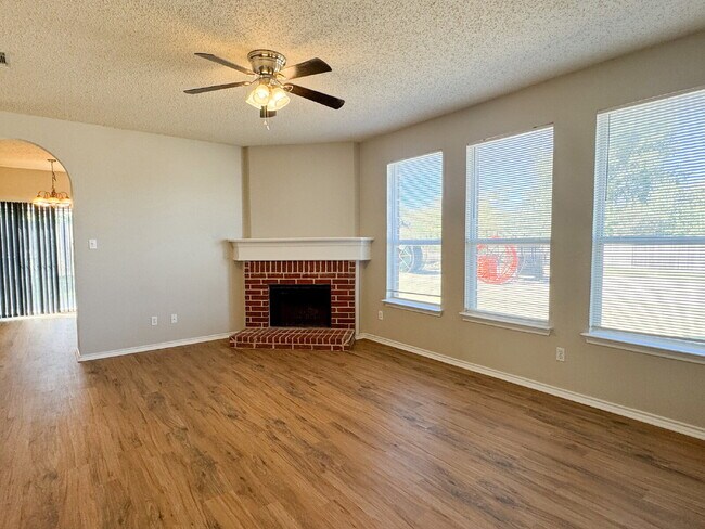 Building Photo - 4 Bedroom, 2 Bath House on Corner Lot in Crowley