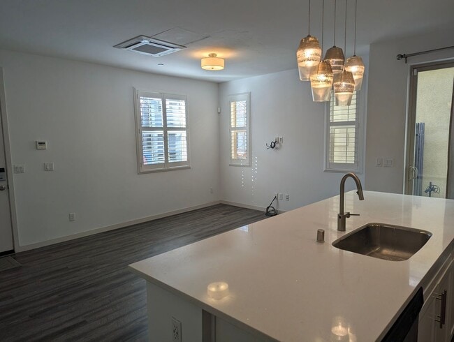 Building Photo - Gem in North Land Park...!!