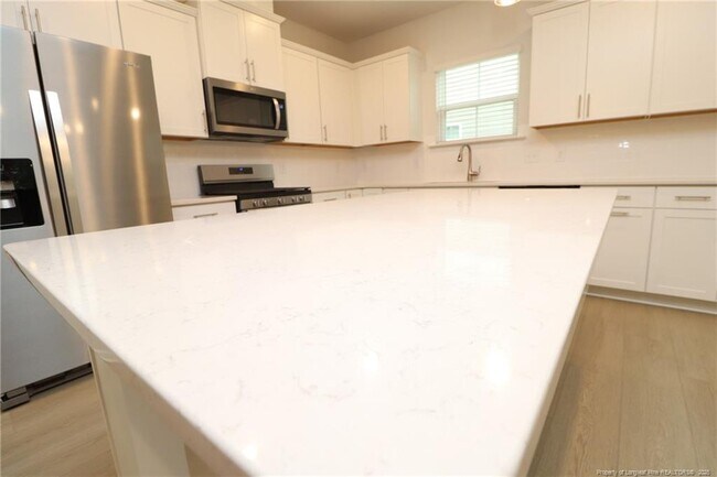 Building Photo - 756 Ben Ledi Ct