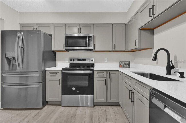 Building Photo - 544 Orange Dr