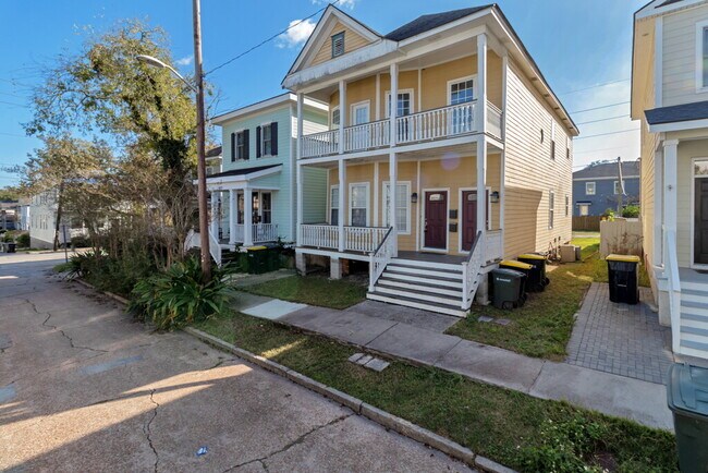 Building Photo - 419 E 31st St
