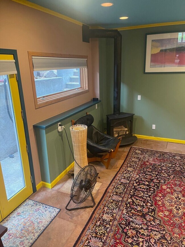 Building Photo - Furnished 2 Bedroom Garden Level ADU in Upper Table Mesa Near Bear Creek Park