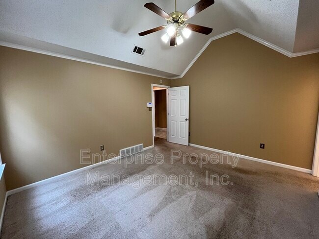 Building Photo - 8642 Pantherburn Cir N
