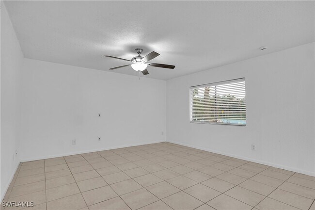 Building Photo - 4601 Bayshore Dr