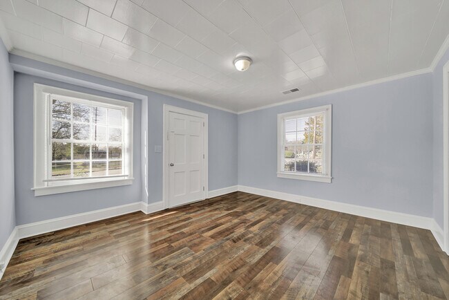 Building Photo - Duplex