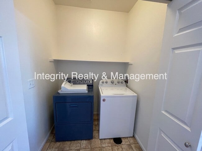 Building Photo - 1399 Turnberry Pl