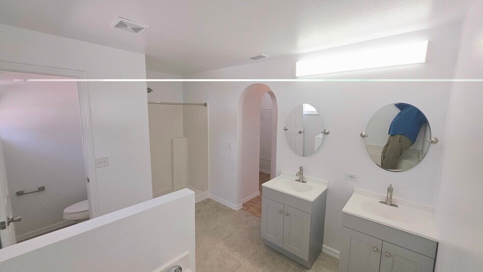 Building Photo - 1699 Landfair Ave