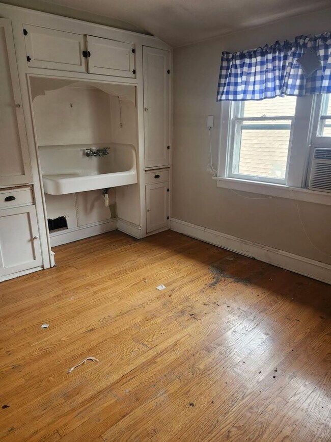 Building Photo - 2330 N 61st St