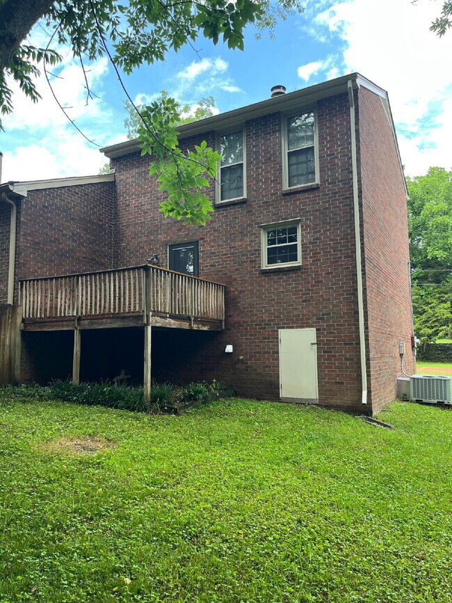 Building Photo - "Charming 2-Bed, 2.5-Bath Townhouse Retreat in Nashville - 1,242 Sq. Ft. of Comfort!" Lawn Care I...