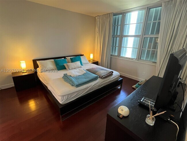 Building Photo - 5161 Collins Ave
