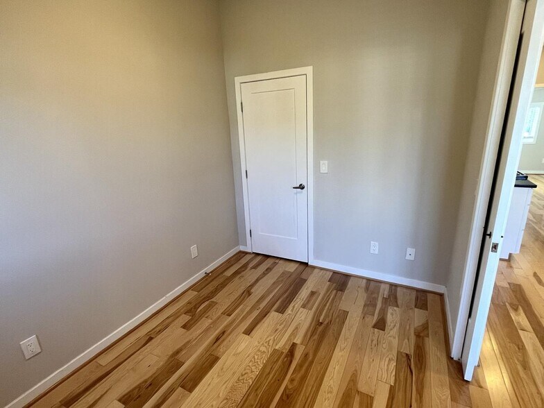 Building Photo - 1247 Penn St NE