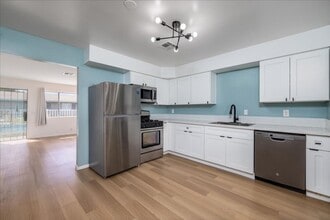 Building Photo - 44440 Acacia Dr