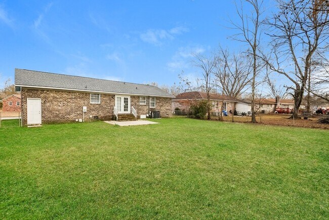 Building Photo - 111 Cornell Dr