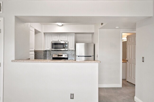 Building Photo - 3 Bed, 2 Bath -Gated- South West Las Vegas