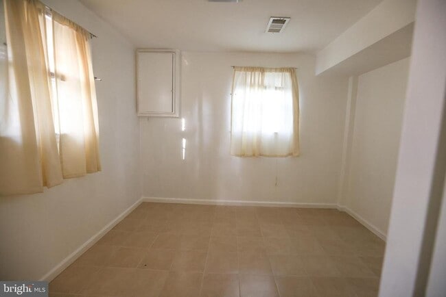 Building Photo - 7612 Newcastle Dr